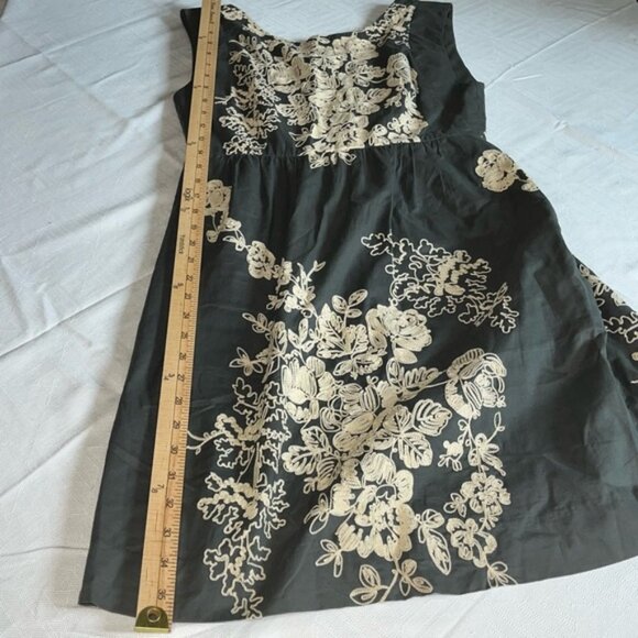 J. Crew Mirabel Cap Sleeve Gray Dress with Cream Embroidery Size 2 - Picture 11 of 16